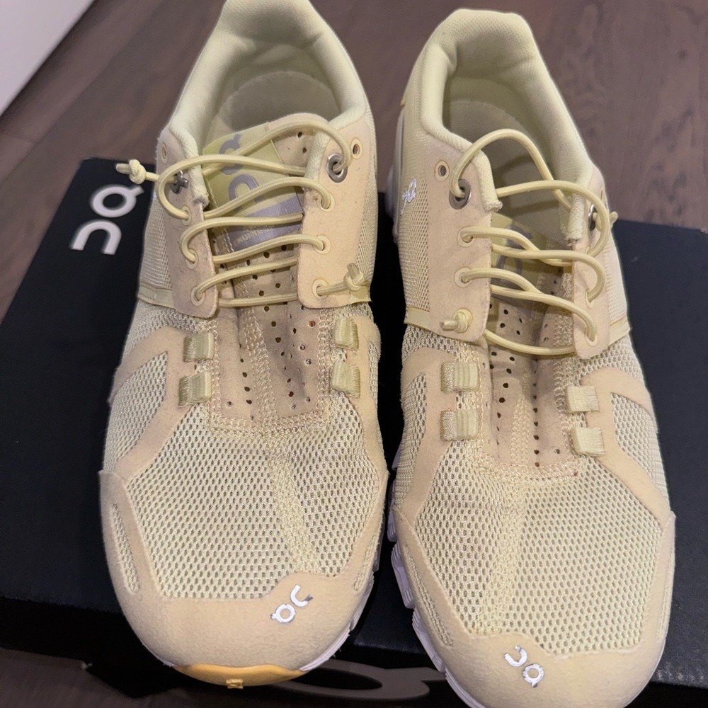 On Running Women’s Cloud Running Shoes Size 7